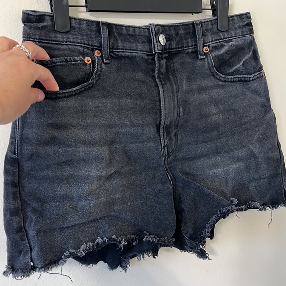 American Eagle Highest Rise 90s Boyfriend Short Black Denim Shorts Size 8 - Picture 3 of 11